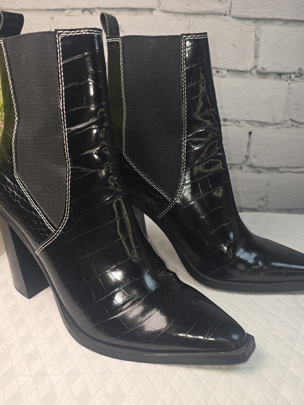 STEVE MADDEN BLACK CROC EMBOSSED PATENT CHELSEA ANKLE BOOT POINTED TOE SZ 9